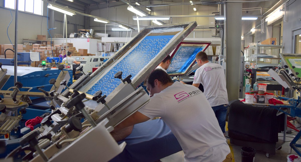 sPrintTextile's tweet photo. @mrcompanies #Chameleon is perfect for high precision #sampling #manualscreenprinting https://t.co/pNkHWpev6z https://t.co/m6xXjXdJsP