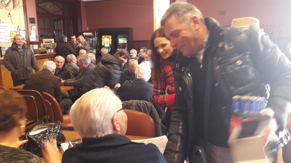 PP_LLEIDA's tweet photo. Esta mañana, en #Cervera, con el candidato #JoanSimeón seguimos llevando el proyecto de @PP_LLEIDA liderado por @mxandri73 . Una #Lleida democrática y que respeta, libre de radicalismos. #Xandri_21D🇪🇸 #DefensemLleida #EspañaEsLaSolución #LaSoluciónEsPP https://t.co/DH1UzCw6x7