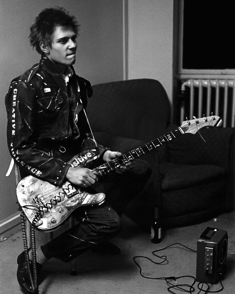 Happy Birthday Paul Simonon you absolute legend ... 