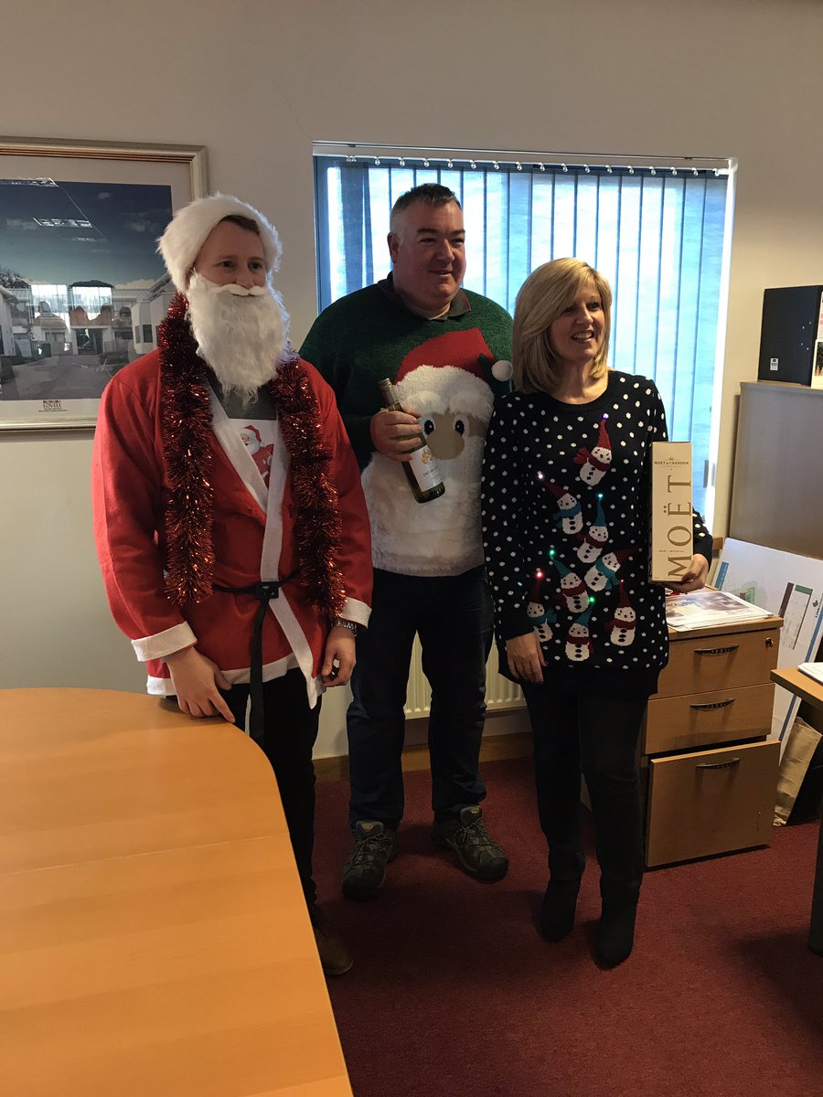 SarahFreel1's tweet photo. Santa has paid us a visit today https://t.co/t9YDwlW3fJ