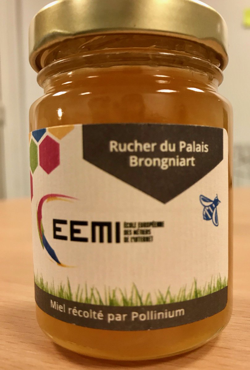 EEMI75's tweet photo. Première récolte de miel de notre ruche ! Merci @PalaisB pour cette belle initiative, également soutenue par @planetic et #middlenext https://t.co/RPnLIgMHf6