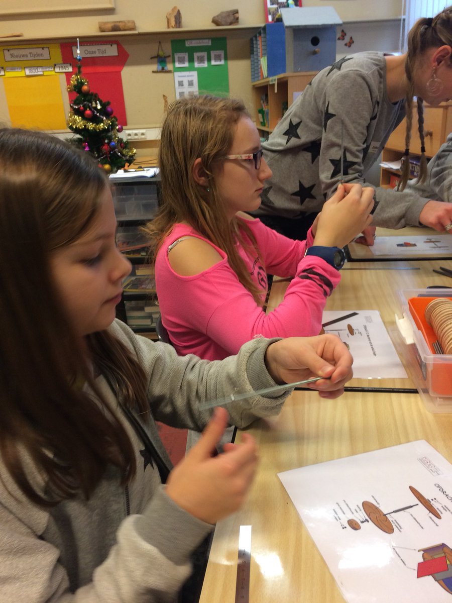 juf_Tinne's tweet photo. We maken een windturbine #vtst #groeneenergie https://t.co/skUvvCrcxf