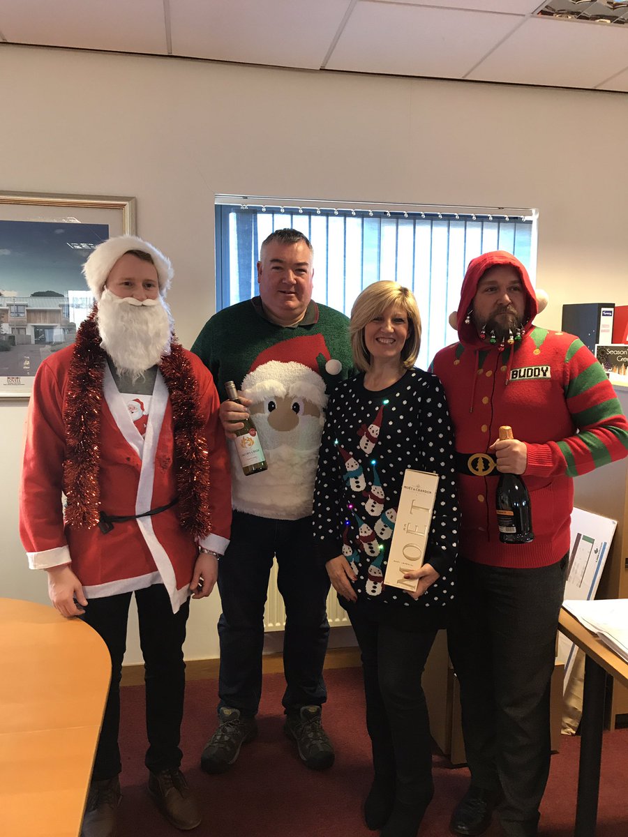 SarahFreel1's tweet photo. Christmas jumper day in aid for #CashforKids https://t.co/GHAElu5Bwo