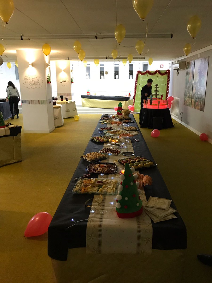 Tagaste_'s tweet photo. Para despedir el año antes de las vacaciones, nuestros #tagasteros de #Madrid han celebrado una #CenaDeNavidad, y mirad qué bien se lo pasaron 😄. https://t.co/XVvGL8p3J8
