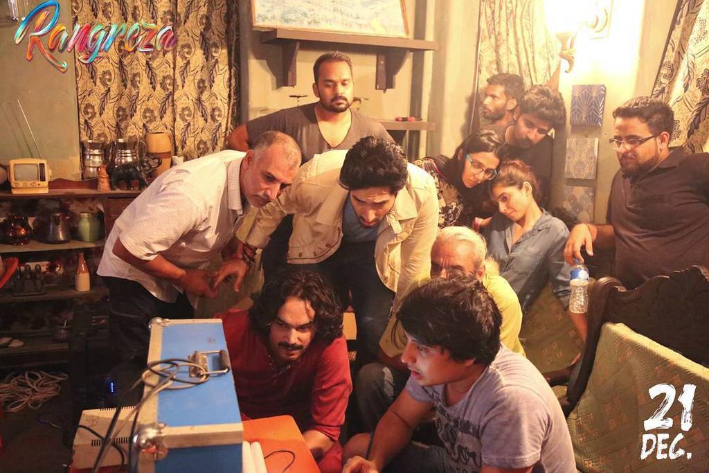 rangrezathefilm's tweet photo. #RangrezaBTS : It's a team work!
Mark your Calendar! 'Rangreza' releasing worldwide on 21st December 2017
Pre-book your tickets at:
https://t.co/J2fveSkSvq
#Rangreza #Rangrezathefilm #RangrezaMoments #takellpr #BehindtheScenes #VisionArtFilms #MHFil… https://t.co/UYMSgtlxWK https://t.co/8Dn5qKOwJ4