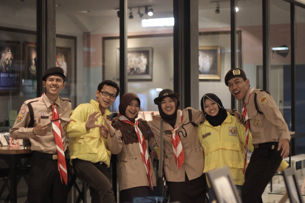 Ini ceritanya angkatan AR lagi berpose bahagia <a href="/PramukaUnpad/">Pramuka Unpad</a>