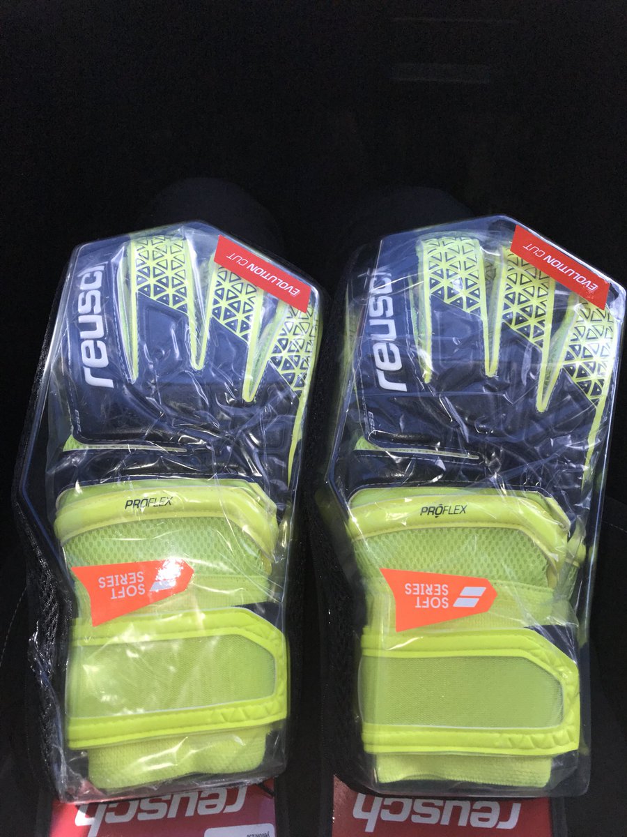 ReesLuc13's tweet photo. Thanks to @reuschbrand @ReuschUK for my Christmas gloves all the way from Germany! #bestinthebusiness #prismapro https://t.co/wWlUFPznss