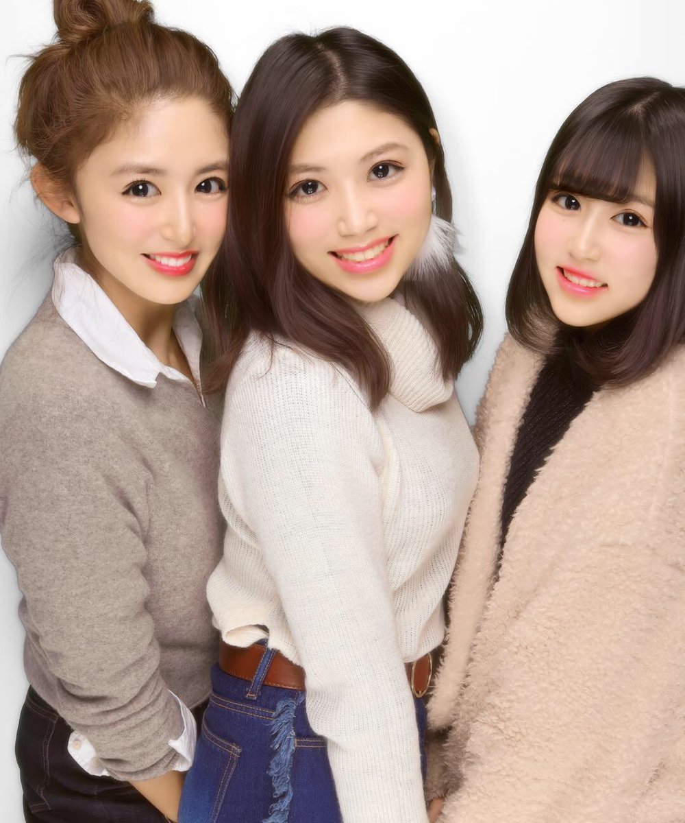 pinkzel_35's tweet photo. プリクラの機能進化しすぎててびっくりした😳三人で撮る写真貴重すぎて❤︎従姉妹たちスキ！お父さんが双子👬 https://t.co/oldYZseWpt