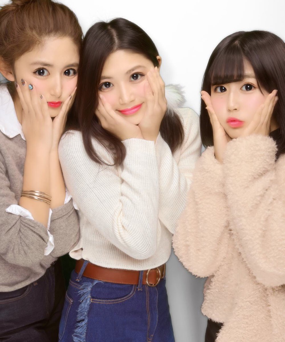 pinkzel_35's tweet photo. プリクラの機能進化しすぎててびっくりした😳三人で撮る写真貴重すぎて❤︎従姉妹たちスキ！お父さんが双子👬 https://t.co/oldYZseWpt