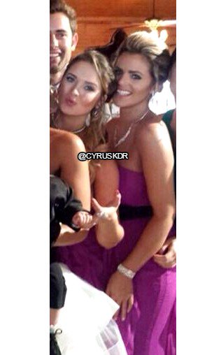 CyrusKDR's tweet photo. @Kimy2Ramos @Isacastillo7 Un poquito más grandes pero siempre juntas ❤ Las quiero !!! #wasas @kimy2ramos @Isacastillo7 https://t.co/2JzHVuGImQ