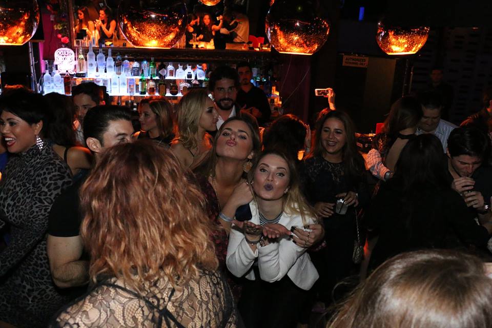 CyrusKDR's tweet photo. @Kimy2Ramos @Isacastillo7 Un poquito más grandes pero siempre juntas ❤ Las quiero !!! #wasas @kimy2ramos @Isacastillo7 https://t.co/2JzHVuGImQ