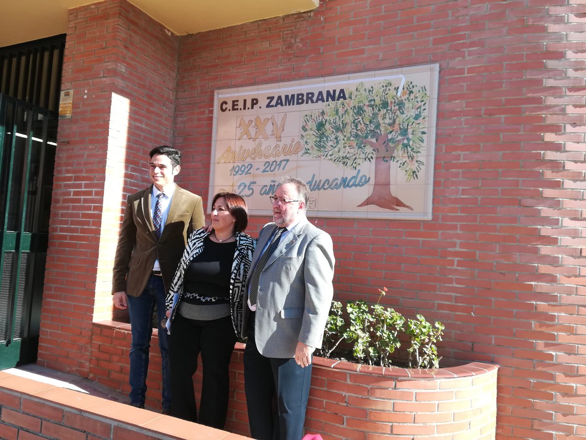CovaCEP's tweet photo. 25 °Aniversario CEIP Zambrana, celebración con toda la comunidad educativa @cepmalaga @DavidMarquezg https://t.co/BJrCe0zZjy