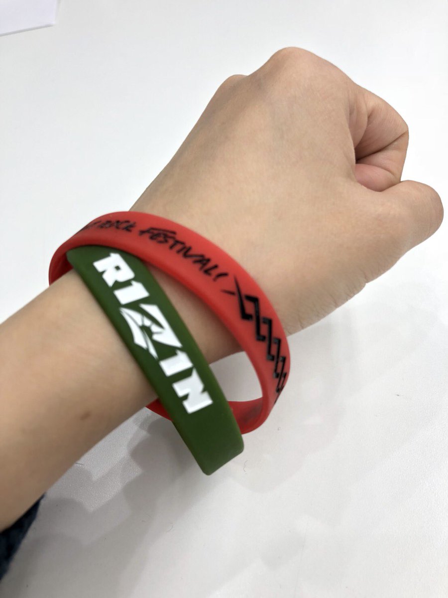 Rizin Ff English En Twitter こんばんは 新人bです 本日rizinラバーバンドを頂きました Rizin初のラバー バンド 是非ゲットしてください 私も会場に付けていこうと思います お隣さんも付けてたらもぉお友達ですね 一緒になって盛り上がりましょう Rizin Ff English En Twitter こんばんは 新人bです 本日rizinラバーバンドを頂きました Rizin初のラバー バンド 是非ゲットしてください 私も会場に付けていこうと思います お隣さんも付けてたらもぉお友達ですね 一緒になって盛り上がりましょう