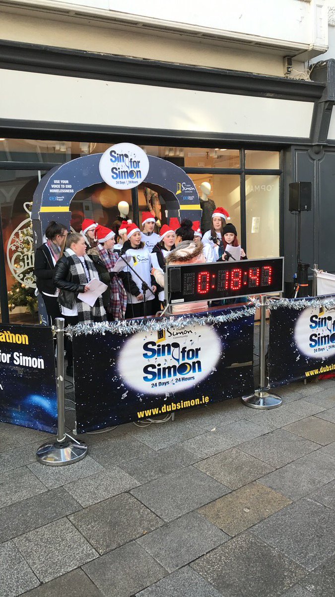 colm_russell94's tweet photo. @Dublin_Simon Carolathon. 24hours of singing on Grafton St #singforsimon #Homeless #charity https://t.co/gZVGS7Yuot