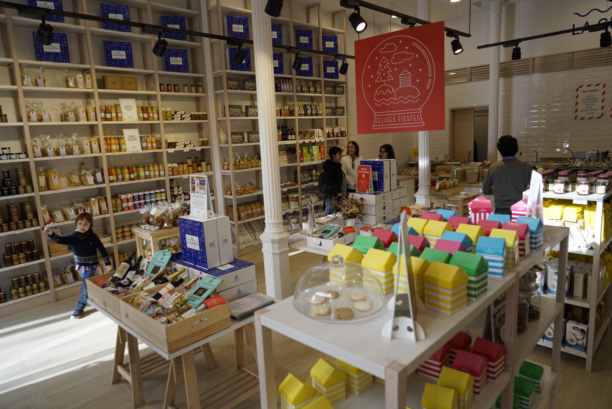 tusdestinos's tweet photo. Y si os queréis llevar algún producto asturiano a casa una visita más que obligada es @lagijonesa, una tienda con delicatessen gastronómicas #Xixón #Gijón #XixónGastro #XixónVaConmigo. https://t.co/pczscD69WN