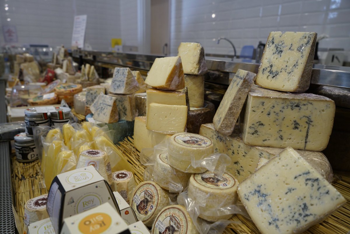 tusdestinos's tweet photo. Y si os queréis llevar algún producto asturiano a casa una visita más que obligada es @lagijonesa, una tienda con delicatessen gastronómicas #Xixón #Gijón #XixónGastro #XixónVaConmigo. https://t.co/pczscD69WN