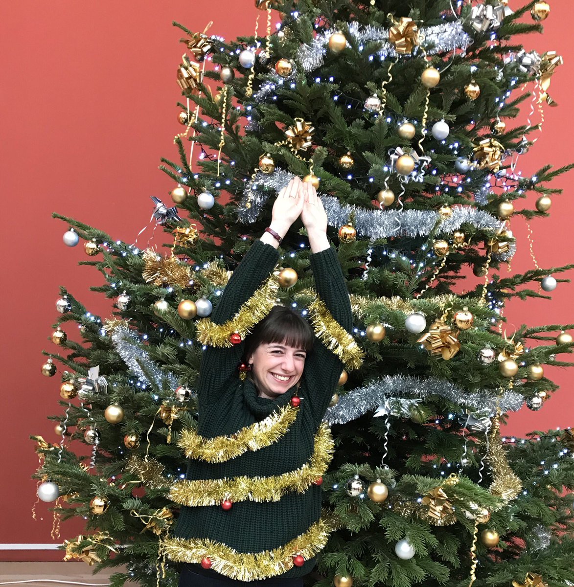 Karinemalca02's tweet photo. Palme du #pullkitch de Noël à @JulietteDrianc2 @CBairay et Gilles ! Action #AXAAtoutCoeur au profit de la @CroixRouge ! #adayofhappiness 😉 https://t.co/ikHWLrPCPE