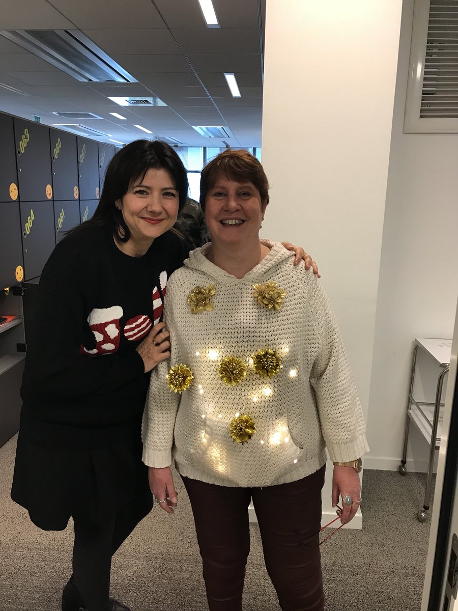Karinemalca02's tweet photo. Palme du #pullkitch de Noël à @JulietteDrianc2 @CBairay et Gilles ! Action #AXAAtoutCoeur au profit de la @CroixRouge ! #adayofhappiness 😉 https://t.co/ikHWLrPCPE