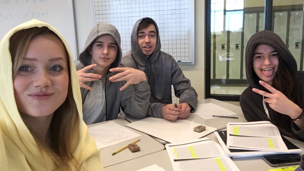 zach_dill19's tweet photo. Pre calc gang https://t.co/8NAoxPLbpM