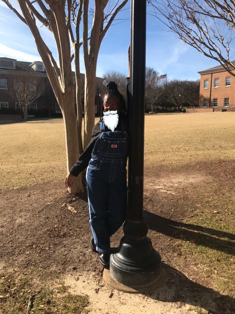 lucieluvsdarnay's tweet image. light posts are for killing, so father went to slay #oui #bonpère