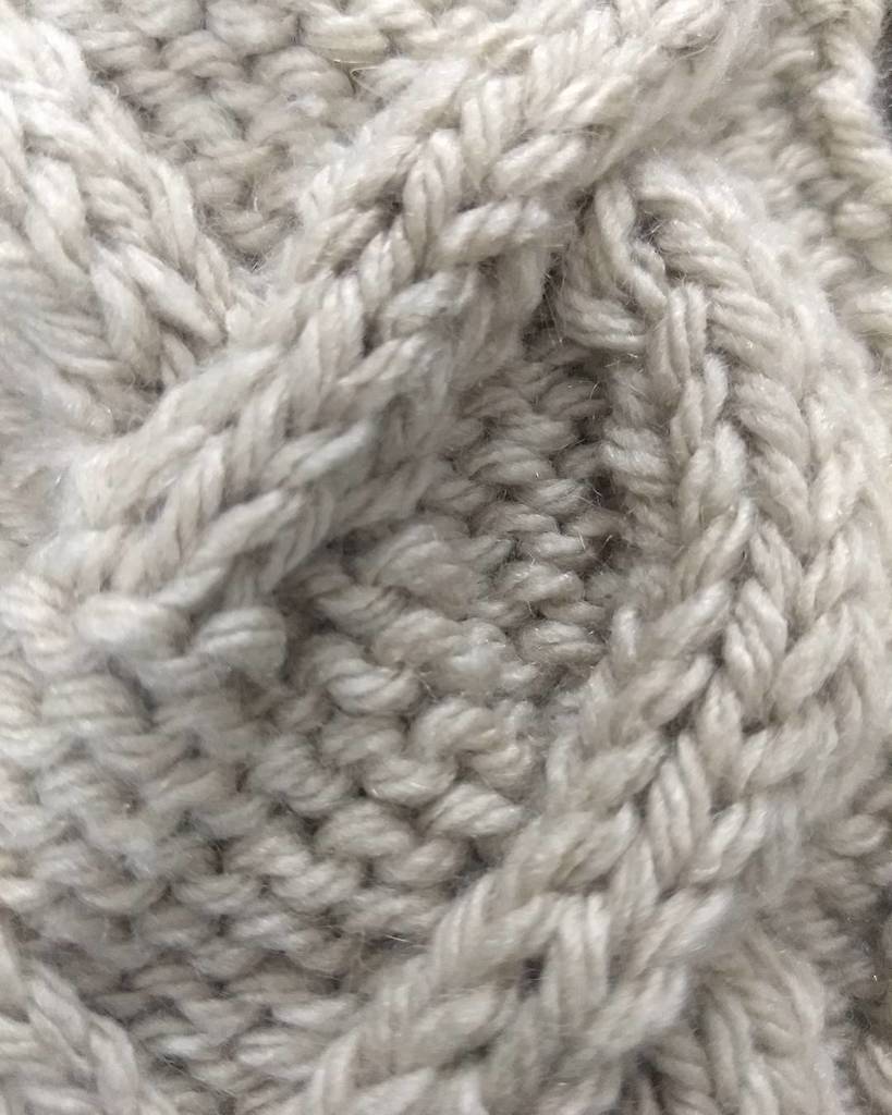 affiknity's tweet photo. #indiegiftalong2017 Day 15: WIPs for breakfast
Swatching counts as WIP, right?
Love cables in bulky yarn.
#gal2017 #giftalong2017 #iloveknitting #instaknit #instaknitters #knittersofinstagram #ravelry #ravelrydesigner #ilovecables https://t.co/fbXBVjJSYQ https://t.co/1SheMcwxup