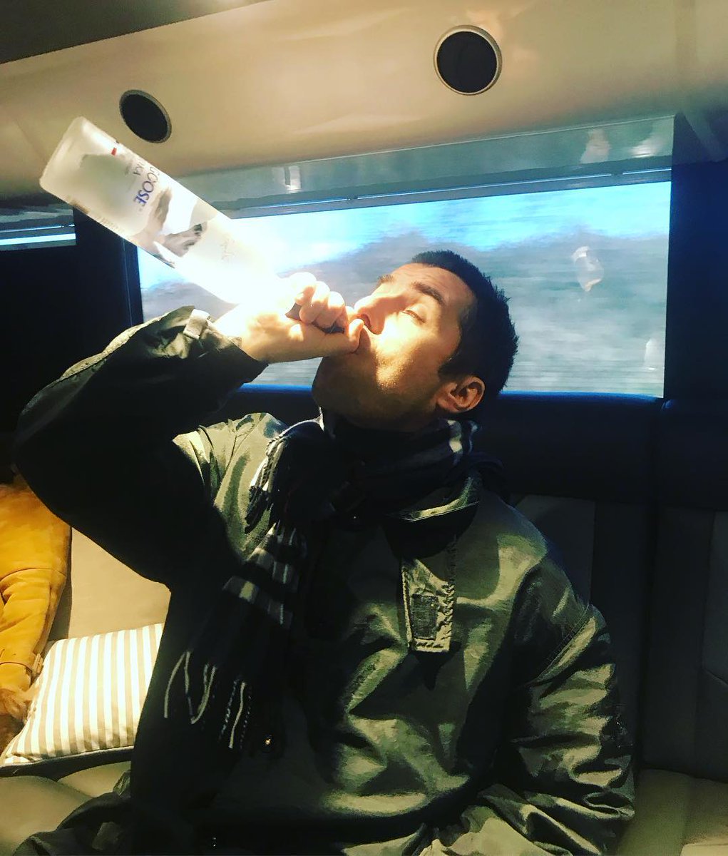 liamgallaghrarg's tweet photo. "On the Magic Booze LGx" - Liam vía ig https://t.co/A8mxS2gx4t