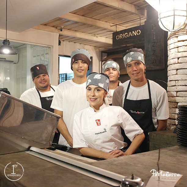 portarossamgta's tweet photo. Honrados de tener en nuestro equipo a una pizzaiola certificada por la Associazione Verace Pizza Napoletana #MariaPizzaiola https://t.co/GZk3SaRdgQ