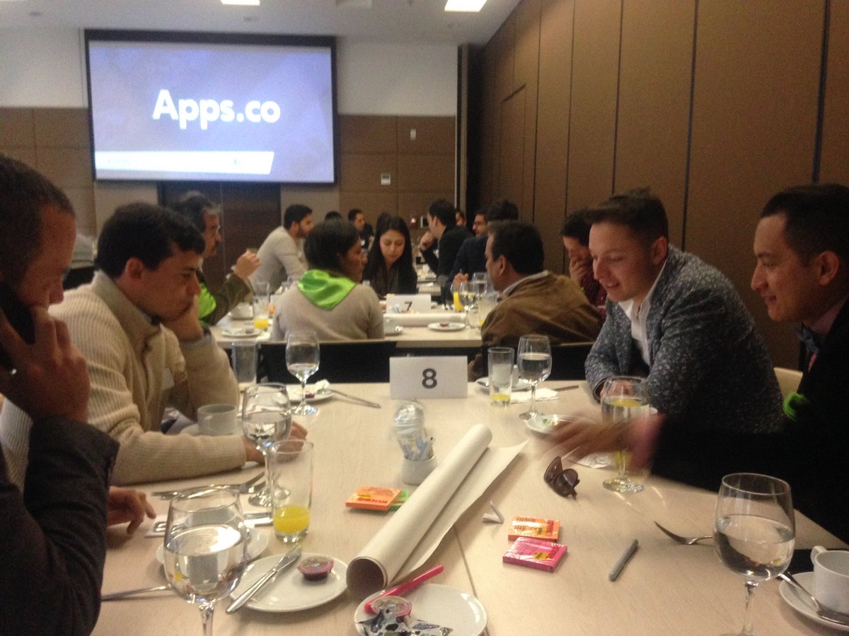 CESAYCONNECT's tweet photo. Dinámica entre emprendedores, asesores y mentores para conocer la retroalimentacion al programa @AppsCo por parte de ellos.#AppsCoEnBogota #ClosingDay https://t.co/hJMNmTpe0N