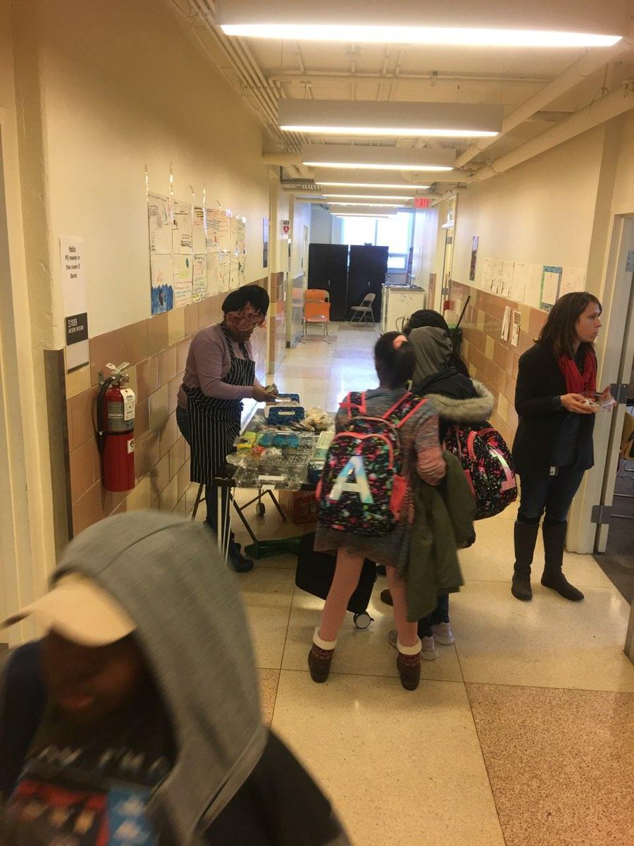 SLAMiddle's tweet photo. Thank you, @SLAMS_Fams for the awesome bake sale yesterday. Next bake sale is 12-20 followed by the Winter Solstice Bazaar 12-21 https://t.co/GAi1Ppu7kO