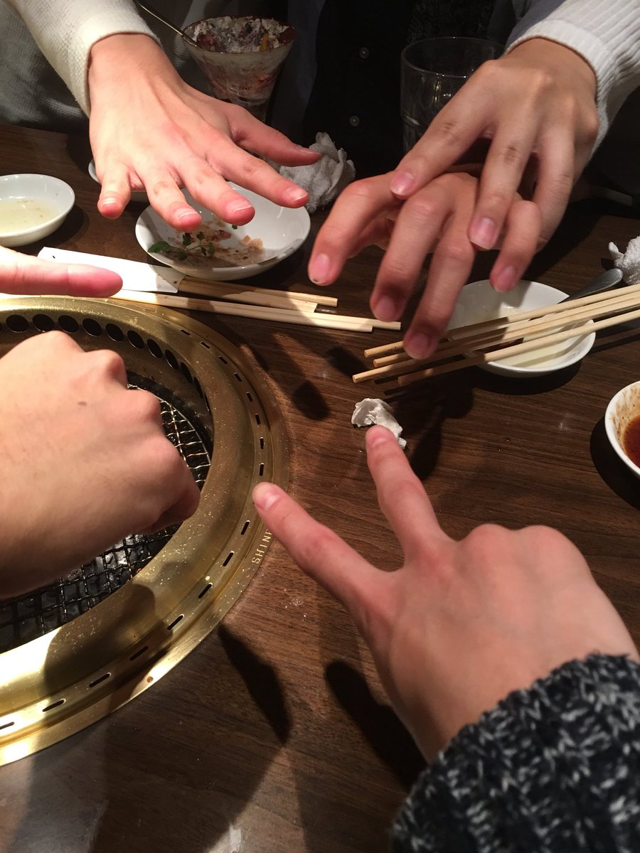 midst_ryo's tweet photo. 阪大、府大、市大、近大、立命、和大の人で焼肉忘年会🥩(テーブル汚い https://t.co/OVFfgrBZVL