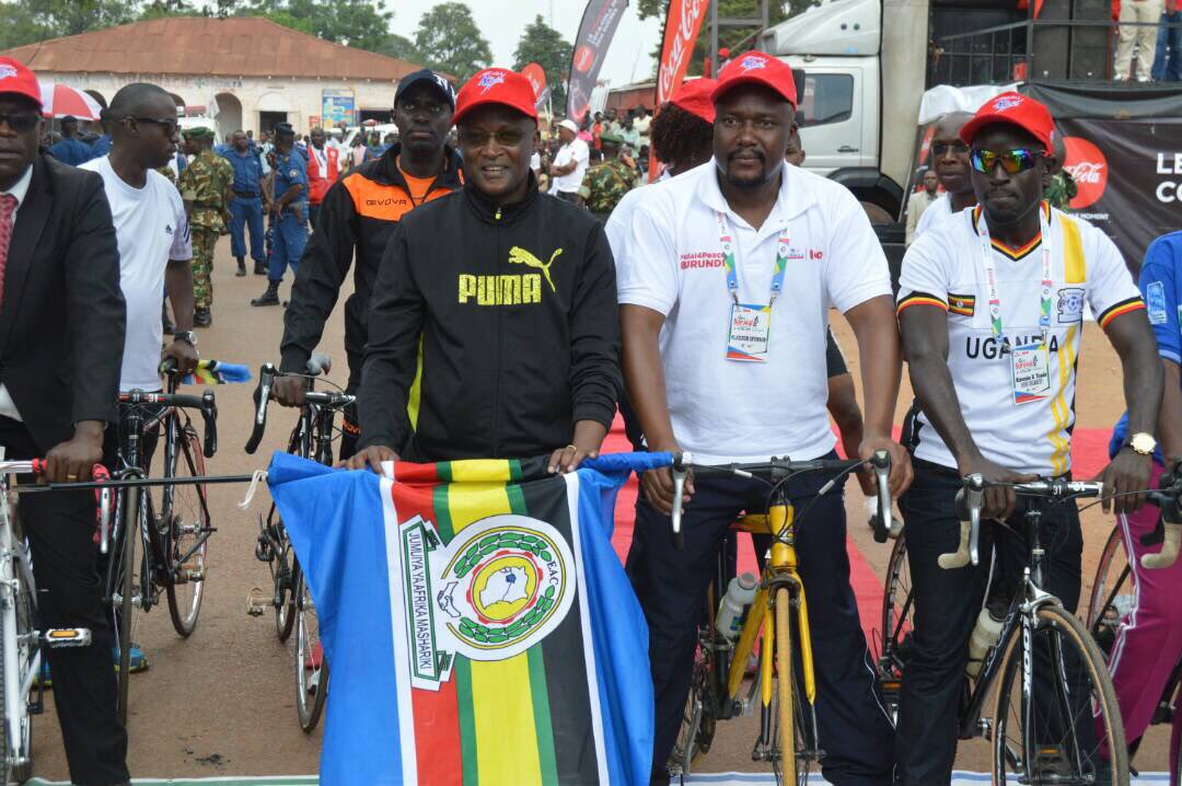 RTNBurundi's tweet photo. Cérémonies de clôture du tour du #Burundi à vélo rehaussées par la présence du premier Vice-Président de la République @Sindimwo_G @Gitega #Pedal4Peace https://t.co/0MLRzMTF3I
