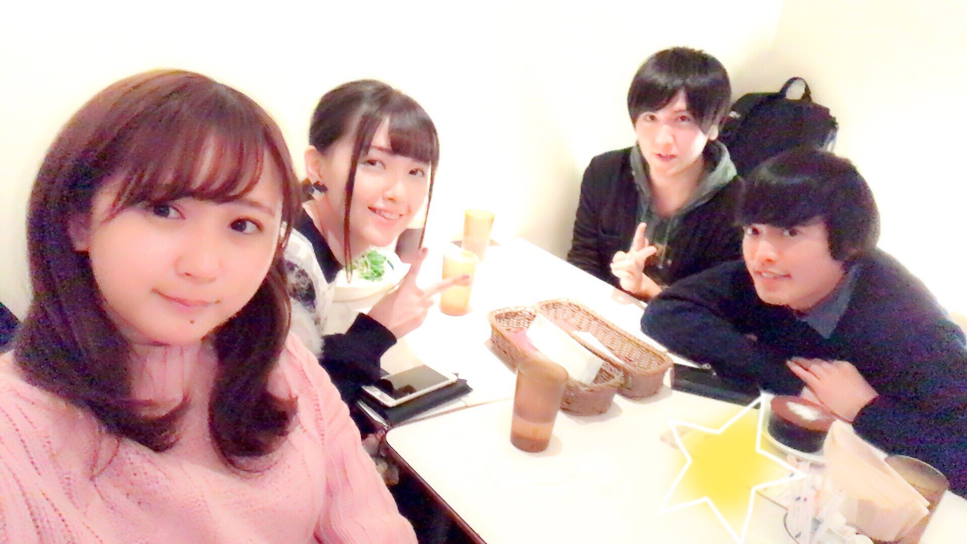 高柳知葉 この前事務所の同期のあかりほりえるつだくんと同期 会をしました それぞれと色んなところですれ違ったりすることはあったけど同期全員で集まれたのは結構久々でした 養成所から数えたらもう丸4年の付き合いになるのかあ あまり集まれないけど会う