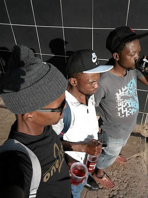 One2zone1's tweet image. Hluga, ace and X with scratch missing in action none the less, work was done so be on the lookout for our next single "intombi" link coming soon
#Sibong' isapot yenu bafwe2 
#one2zone
#Sisonke
