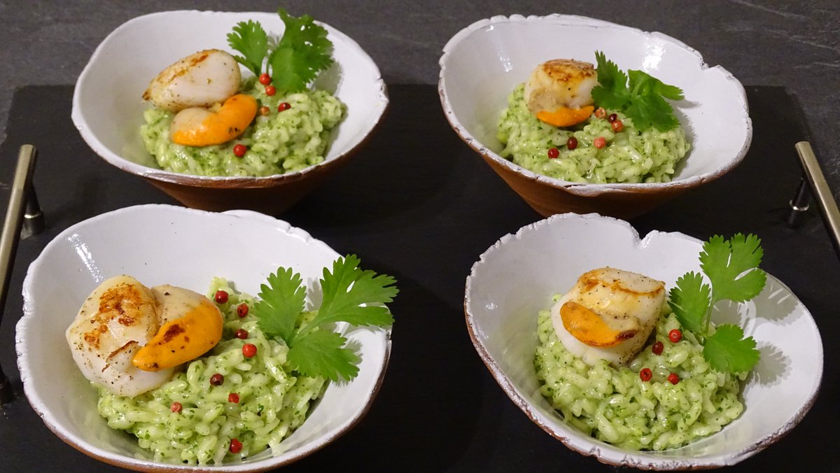 Callchef74's tweet image. Risotto verde roquette et coriandre, saint-jacques snackées