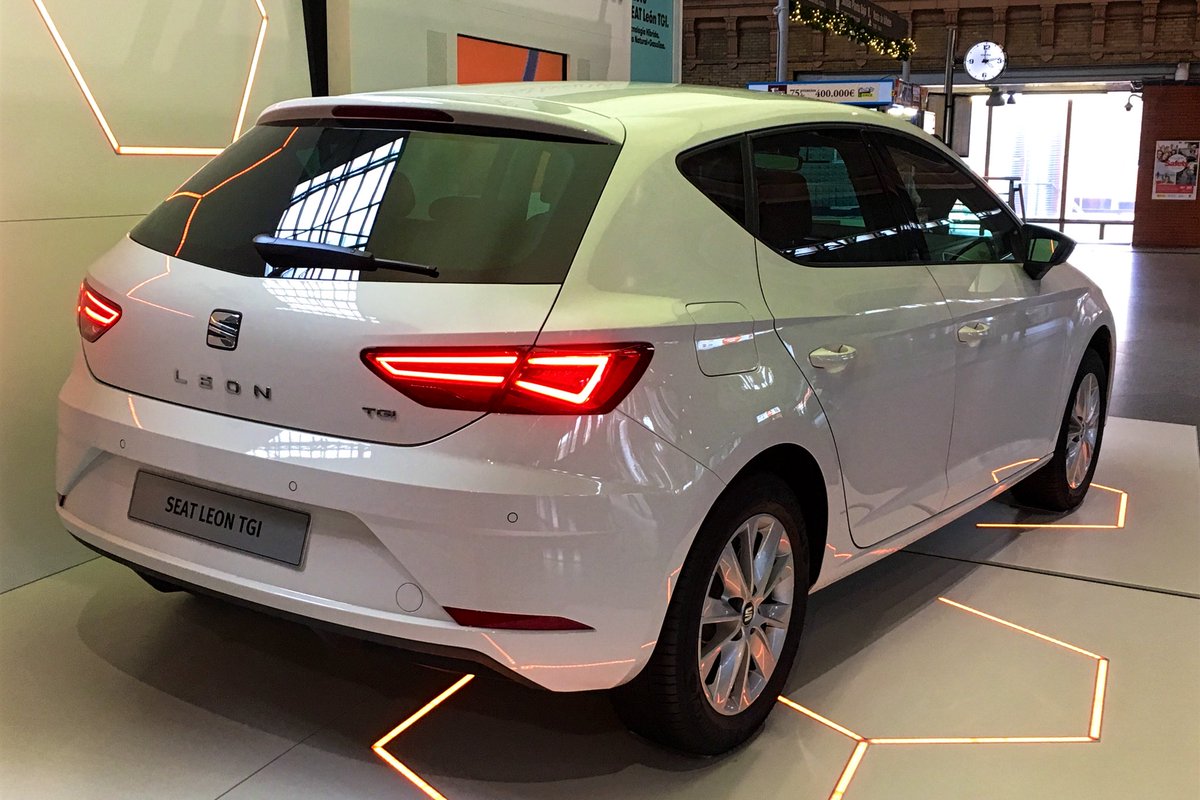 mospotter84's tweet photo. Stand de Seat Leon TGI #seat #seatleon #leon #leontgi #tgi #gas @tuSEAT https://t.co/vkNIZNHTbf