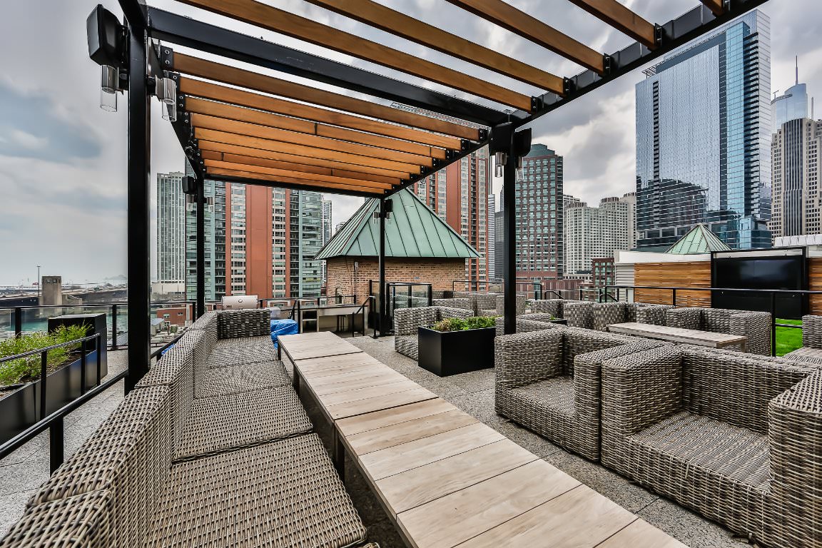 Your2ndAddress's tweet photo. A9: Our favorite place to stay in Chicago is this gorgeous building near the Navy Pier. https://t.co/6EsUXIGBIy #TravelSkills #2ndAddress https://t.co/B0C1kJ8iqk