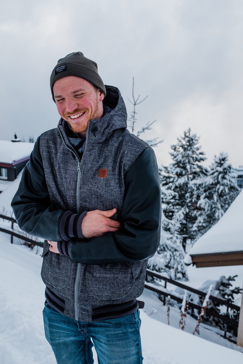 yvesseeholzer's tweet photo. Busy is a choice...
Stress is a choice...
Joy is a choice...
Choose well! 
Happy Friday😁❄️☃️ #winter #WinterSession #mountains #Switzerland #HappyJinDay #PhotographyIsArt https://t.co/ugkIE67PaE