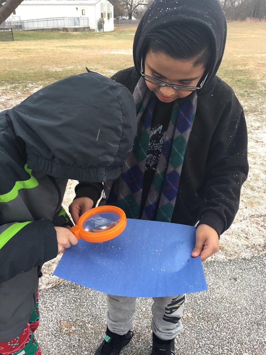 MrsLynchK's tweet photo. Young scientists observe the snow crystals @emerickelem1967 #lcps18 #lovetoteachgr2 https://t.co/I2qtXjJt7o