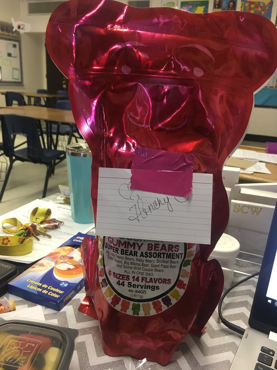 MrsU_SCW's tweet photo. Just when you think your coteacher can get any better 😍😍 #loveher #TexanTeachers https://t.co/middb7gF0g