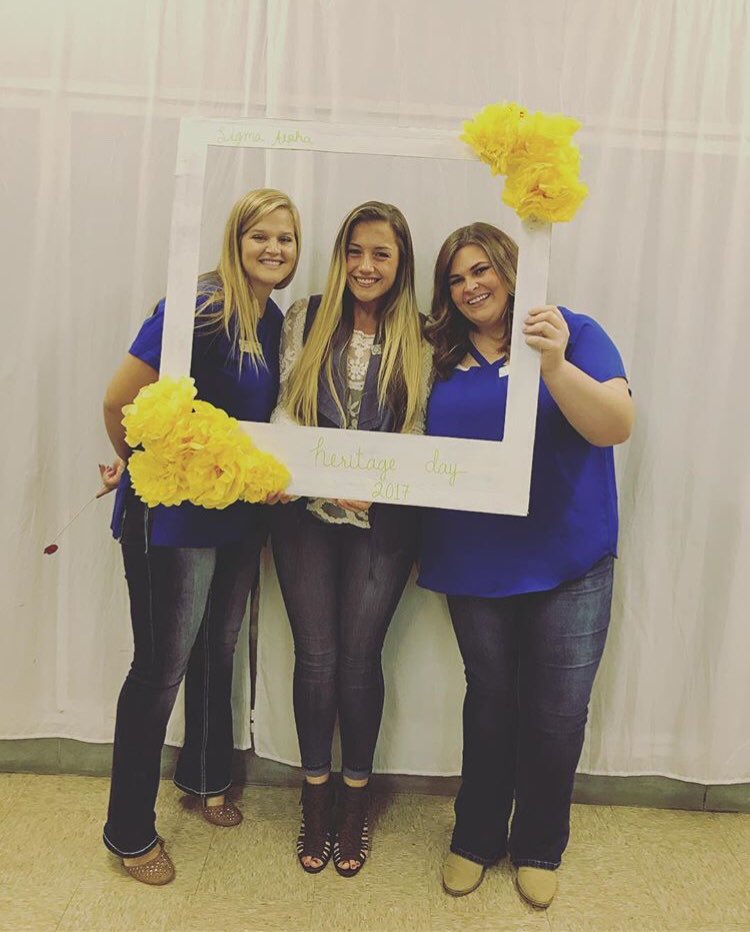 mtsusigmaalpha's tweet photo. Happy Christmas Break!!! We are so thankful for these amazing sisters and the great semester we’ve had! Here’s to many more!! 🐮💚 https://t.co/cfYHmRRSyX