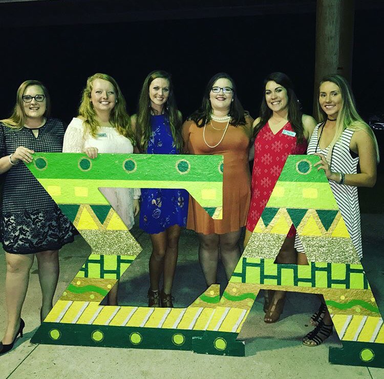 mtsusigmaalpha's tweet photo. Happy Christmas Break!!! We are so thankful for these amazing sisters and the great semester we’ve had! Here’s to many more!! 🐮💚 https://t.co/cfYHmRRSyX