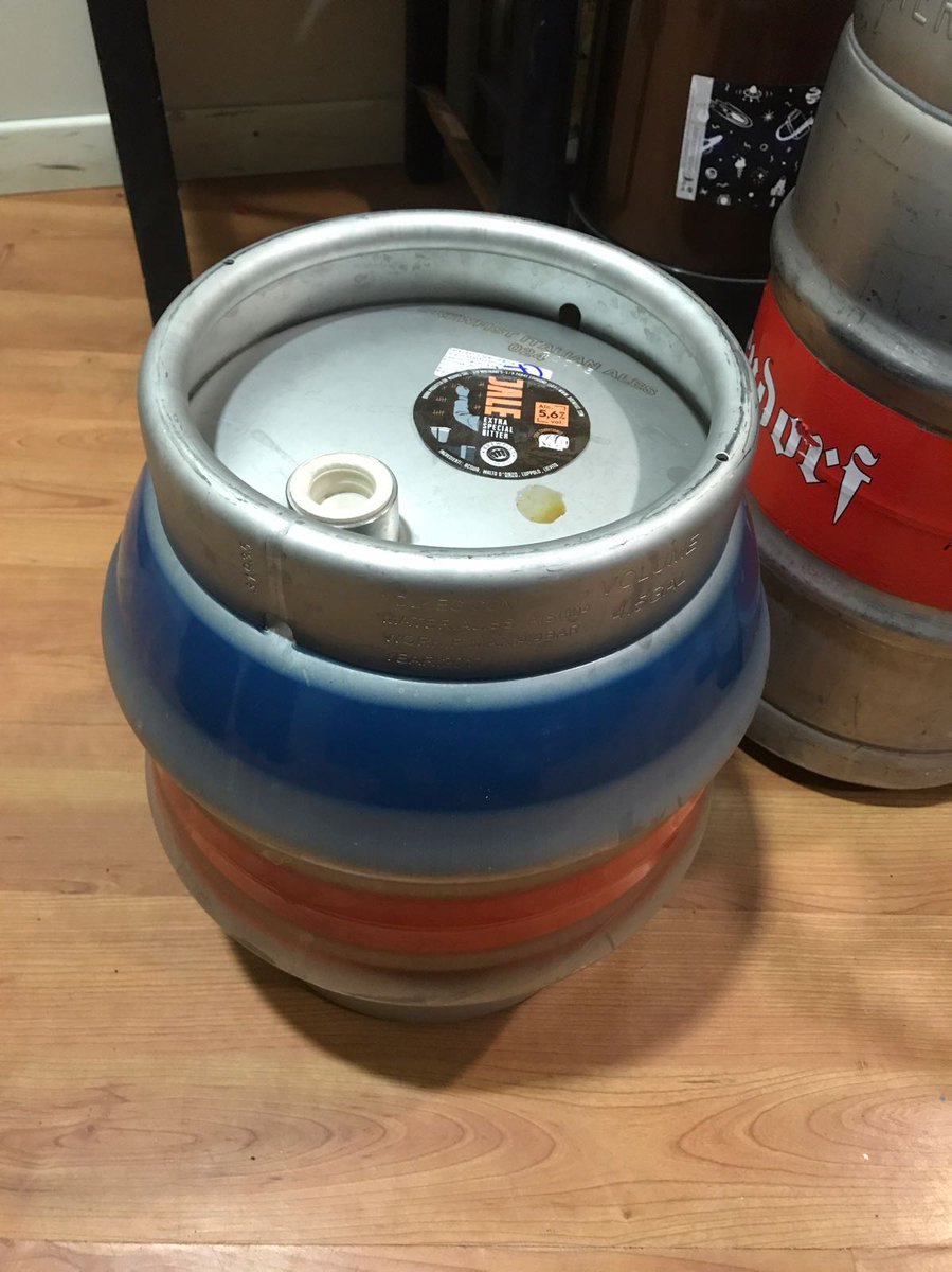 TheFactoryRoma's tweet photo. Sta sera andiamo sul pesante con un dei pochissimi #cask @BrewFist_ di Jale su #Roma 💪🍻🔝
#thefactory #birreria #birra #birraartigianale #craftbeer https://t.co/7HpflnnObT