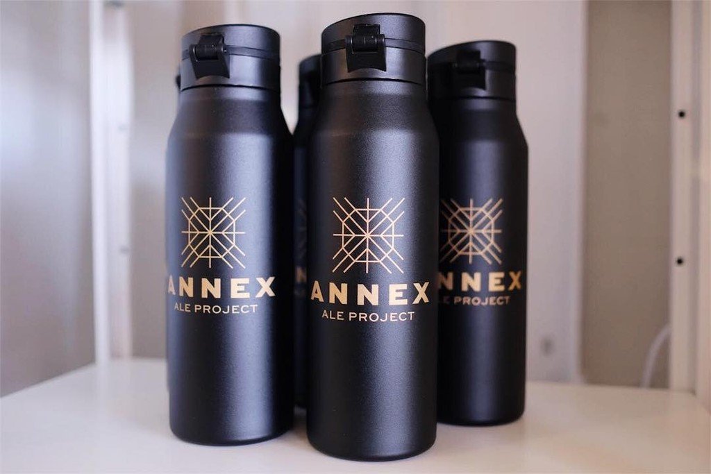 annexales's tweet photo. NEW MiiR stainless steel 32oz growlers are in! Every purchase comes with a free fill.  Pick this up along with a punch pass for an additional 5 fills and make someone's day. 
#miir #annexales #growler #gift #albeerta #aleberta https://t.co/SKBhRjNDxc https://t.co/6Ls967kKaF