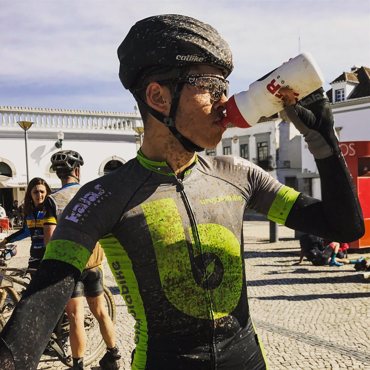 brujulabiketeam's tweet photo. Para 2018, @SponserES la marca de nutrición que llevan los campeones vuelve a confiar en nuestro proyecto! ¡Mil gracias! #sponser #nutricion #brujulabike #racing #mountainbike #biker #bike https://t.co/R6iThFod19