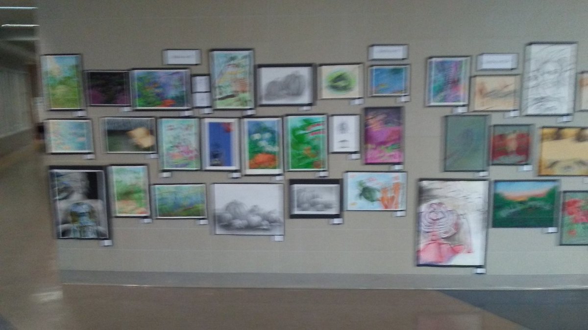 bigbluemurphy's tweet photo. Great artwork on display at SHS from last night's art show! @SportsBigBlue @sps01907 @Mackeylytania https://t.co/wq5h98Po48