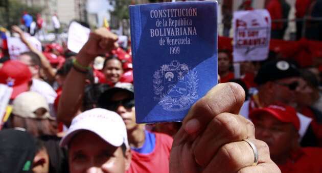JauaMiranda's tweet photo. Hoy cumple 18 años nuestra Constitución Bolivariana, nacida del parto histórico del pueblo. Como Constituyente de 1999 ratifico mi compromiso con los valores de Independencia,libertad, igualdad social y democracia popular, participativa y protagónica que la misma consagró. https://t.co/eyPevtgNdy