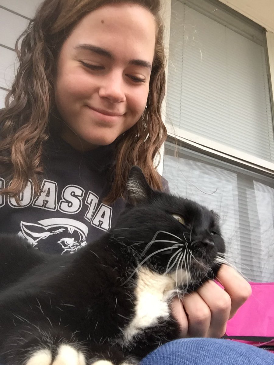 BECCAMARIA10's tweet photo. Gonna miss this little bundle of joy over break. She's a stray, but she's also family. Love you, 011. Thanks for all the snugs 🤗❤️ https://t.co/bKdLD5Sx6n
