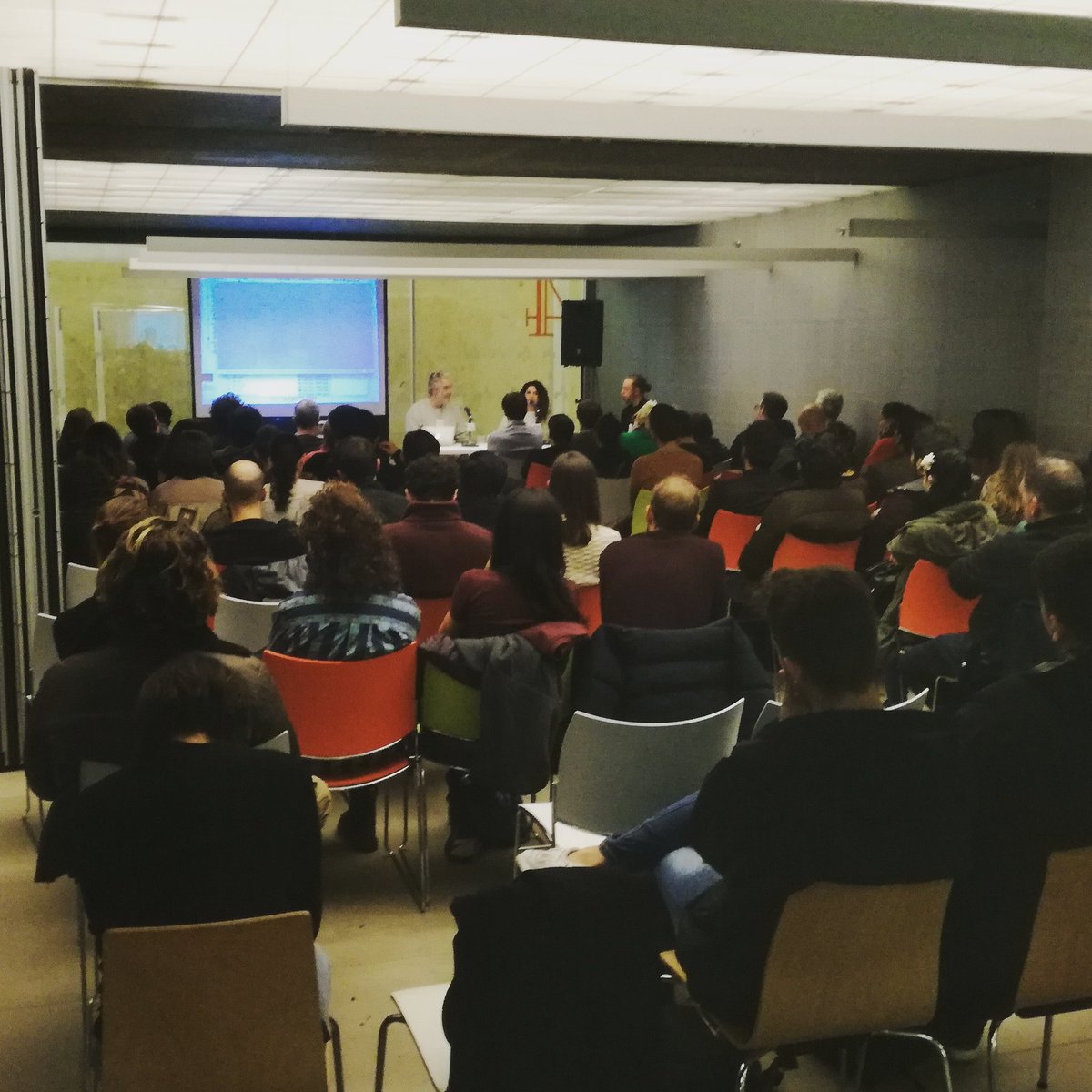 fiebrephotobook's tweet photo. ¡Lleno en la sala de conferencias para escuchar a Laura El Tantawy y SYB!
#Fiebre2017 #FutureBook #BookFuture https://t.co/nCuOL3I6Ux