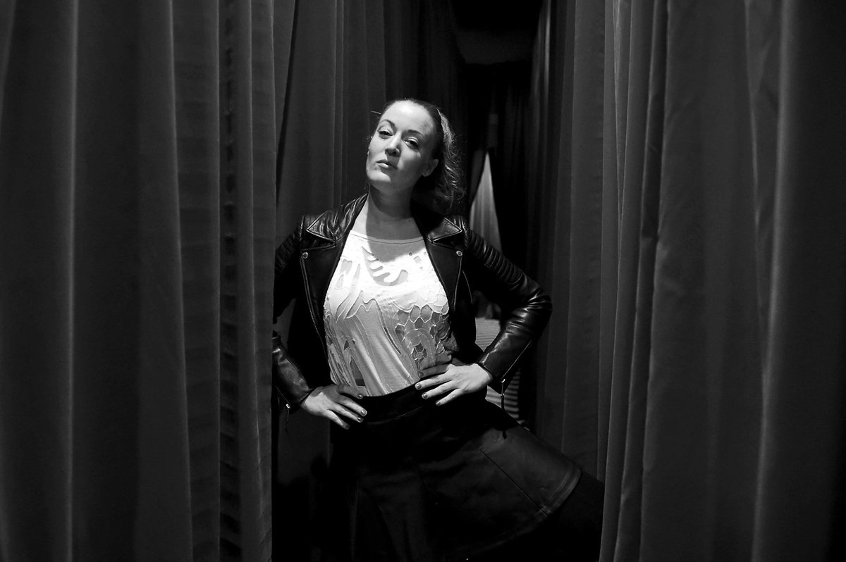 AdeleRene's tweet photo. I would definitely recommend #TwinPeaks #TheRoadhouse popup 2 anyone that’s 🤔 about it. @SHO_TwinPeaks  📷: @exiledreplicant @GettyGeek https://t.co/6z5W6IXmHL