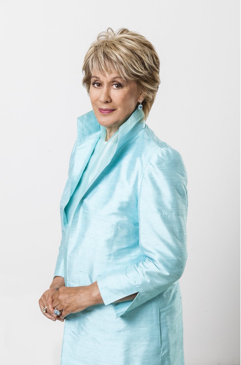 The <a href="/NZSocietyUK/">The New Zealand Society</a> and our sponsor partner <a href="/airnzuk/">Air New Zealand UK ✈</a>  are thrilled to confirm the presentation of the prestigious U.K. New Zealander of the Year Award 2018 to Dame Kiri Te Kanawa, in recognition of her tireless work through the <a href="/Kiri_TeKanawa/">Te Kanawa Foundation</a> Foundation.
goo.gl/tcTHgt